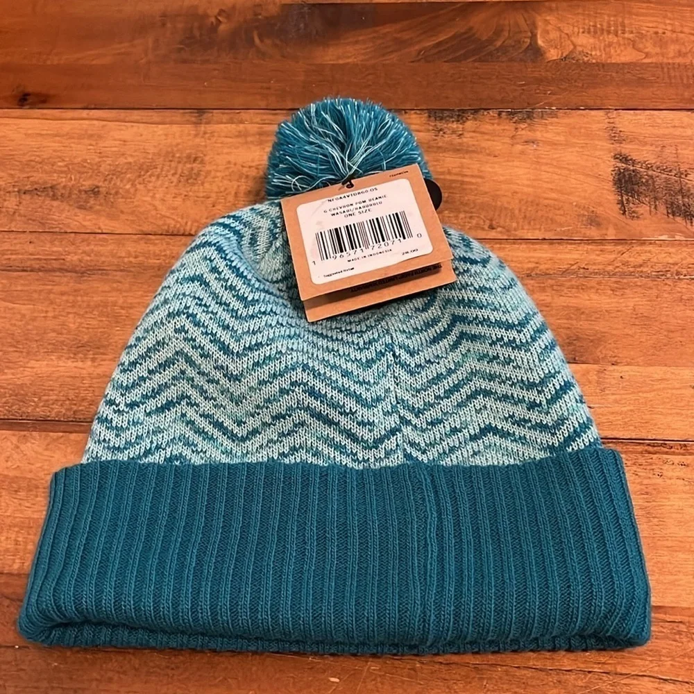 The North Face Kids snow hat, turquoise color, fleece lined. NWTS